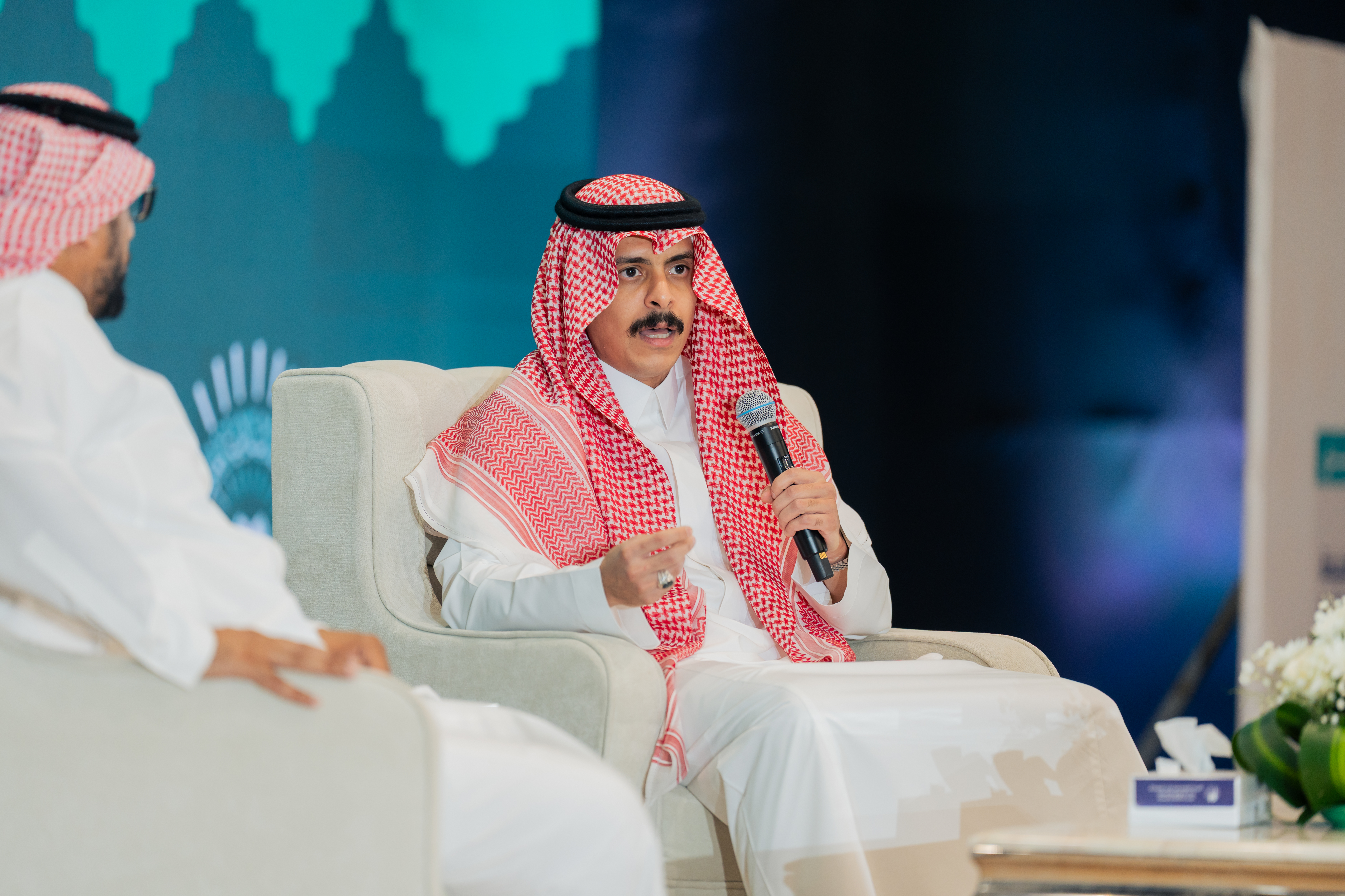 المشرف العام على التحول الرقمي بالجامعة الإسلامية يستعرض فرص ومخاطر الذكاء الاصطناعي